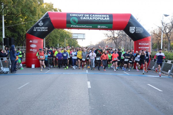 Más de 5.000 personas inauguran el XX aniversario del Circuit de Carreres Populars Caixa Popular en la XXVI Carrera Popular Galápagos 3F


