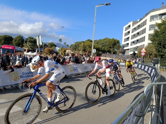 Thibau Nys ilumina su maillot de campeón de Europa en la Copa del Mundo de Benidorm
