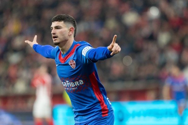 El Elche sale vivo de Gijón
