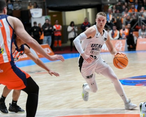 El UCAM CB, yendo a más, gana fuera dos meses después y cierra la primera vuelta con ocho triunfos
