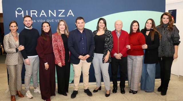 El jurado que elegirá a la Bellesa del Foc 2025 se reúne con las 82 candidatas