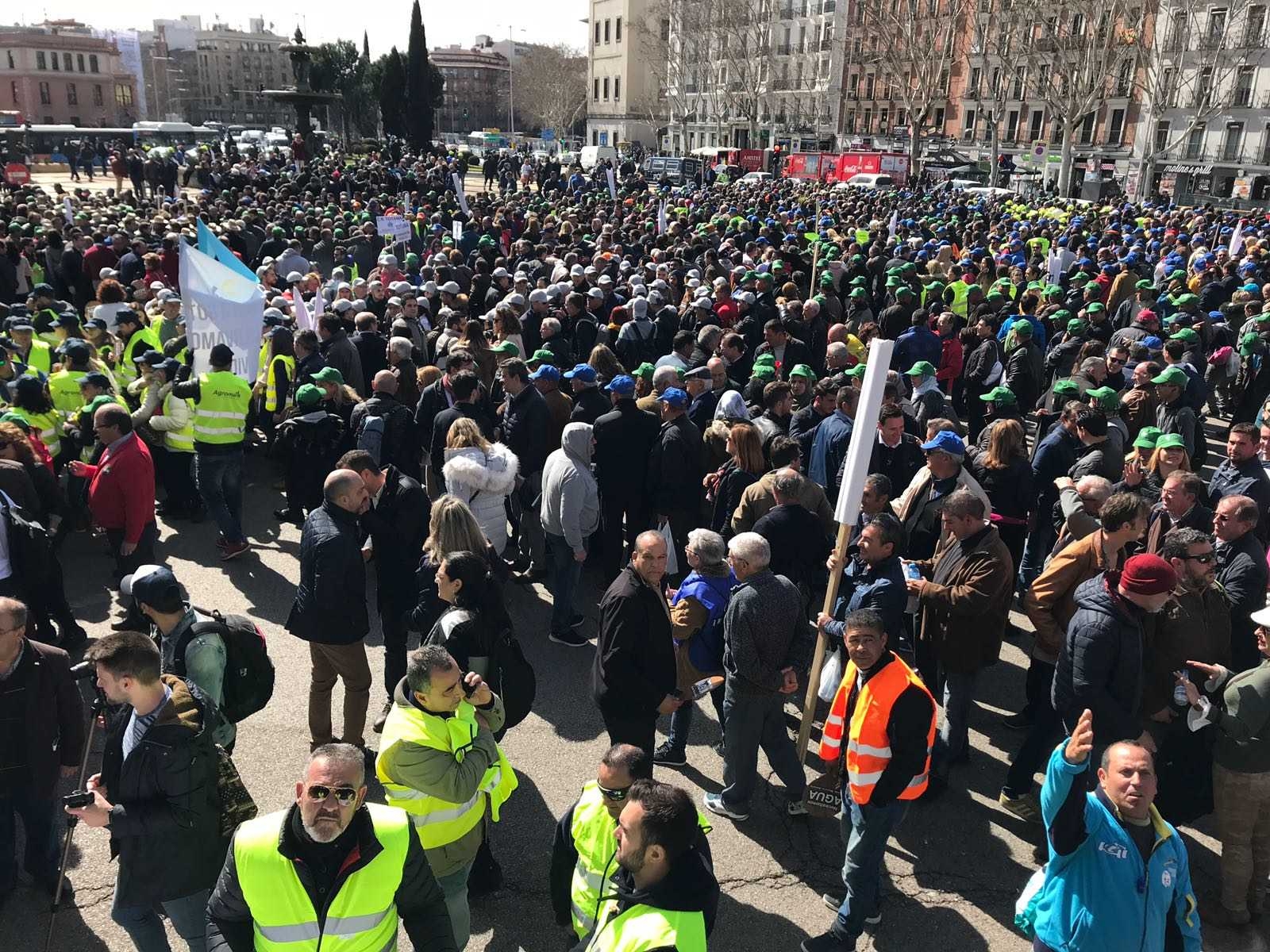 'Queremos agua': 50.000 regantes se manifiestan en Madrid para pedir soluciones a la sequía