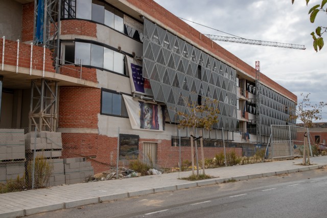 La promotora del hospital de Vistahermosa de Alicante retoma la obra a la espera de posible sanción