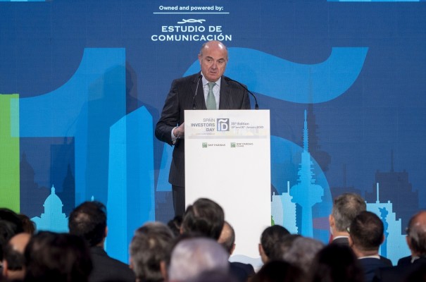 Guindos anticipa que el BCE seguirá bajando tipos si los datos confirman el escenario base
