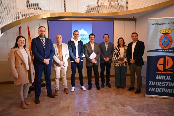 Luis León Sánchez da nombre al maillot de la combatividad en la Vuelta a Murcia