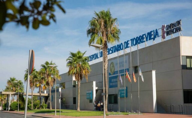 El TSJCV obliga a Sanidad a readmitir a los trabajadores del laboratorio de la concesión de Torrevieja