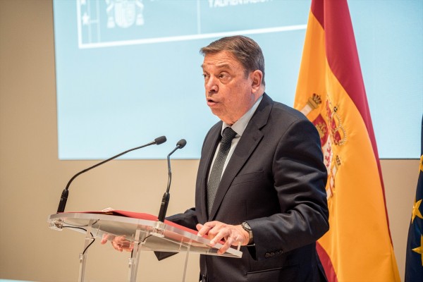 Planas y las CCAA acuerdan un cambio de redes obligatorio para mantener la pesca mediterránea
