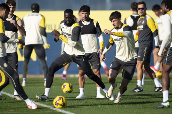 Una victoria en los ocho últimos partidos oficiales ralentiza el ritmo Champions del Villarreal
