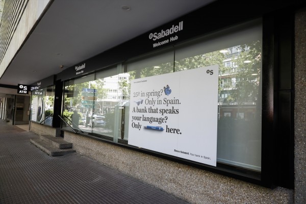 La emisión del primer bono del Sabadell en libras, registrada en euros: 533 millones en base inversora