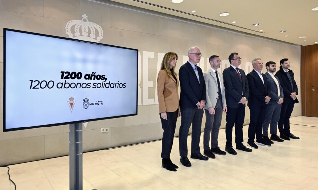 El Real Murcia y el Ayuntamiento donan 1.200 abonos para personas sin recursos del municipio