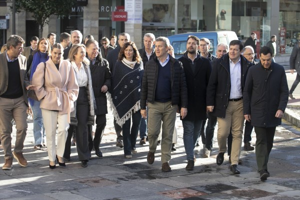 Al suelo que vienen los nuestros: Feijóo admite que vio a Mazón 