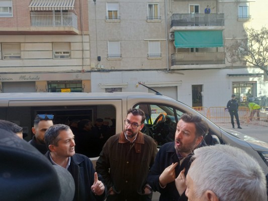 Lío en Elche con las obras de García Ferrández: protesta vecinal, lentitud en el plazo e impacto en el comercio
