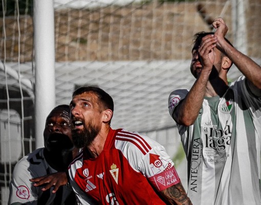 El Murcia cae en Antequera regalando mucho al principio al líder y se aleja del ascenso directo 