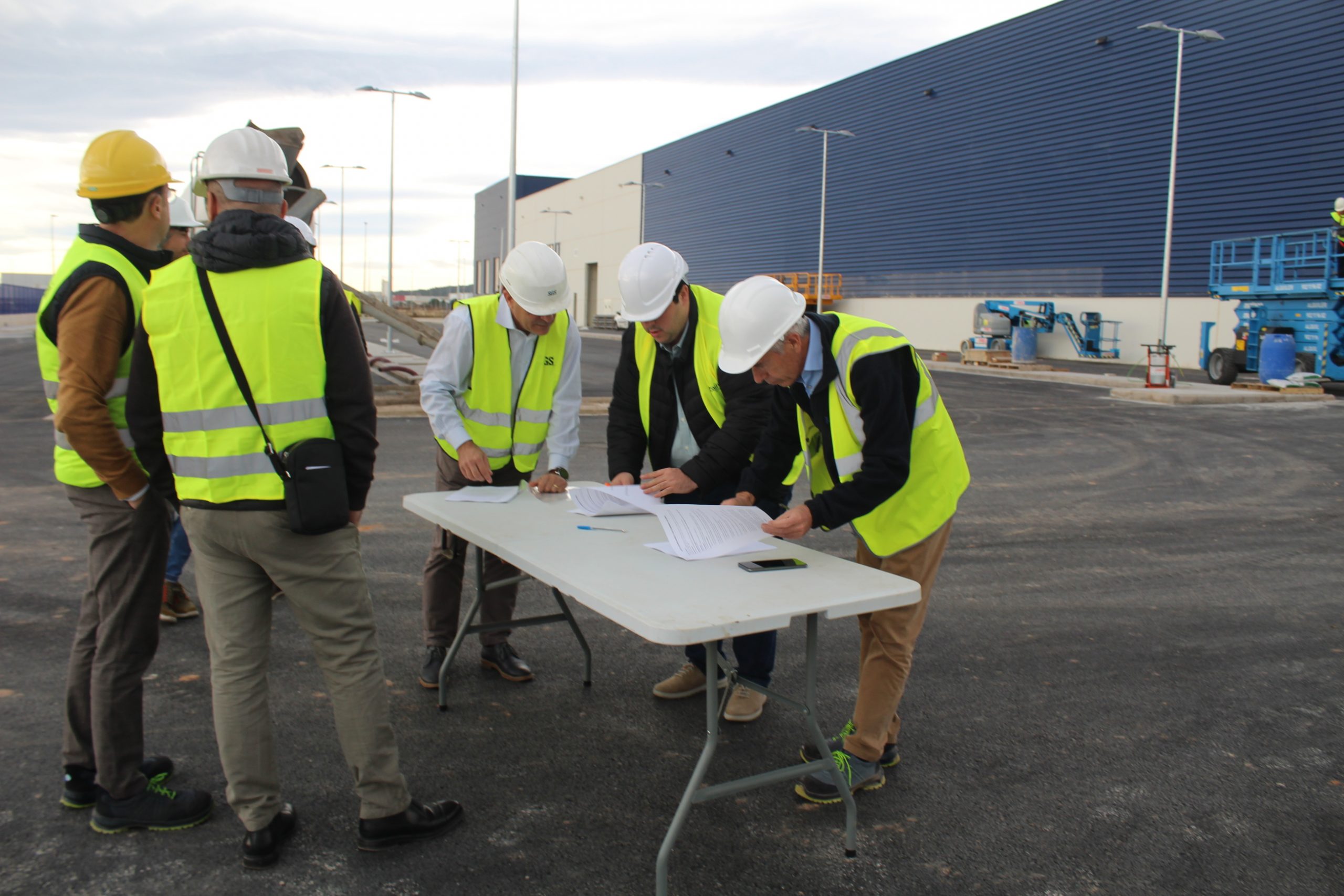 Grespania y Huhtamaki culminan las obras de urbanización para ampliar sus plantas en Nules 