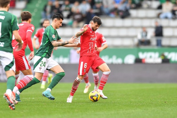 Empate a casi nada en un duelo por todo lo bajo que no le sirve a un tímido Efesé