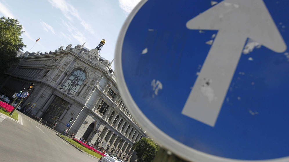 El Ibex cierra con un ascenso del 0,49%, impulsado por ACS que sube un 8% tras los contactos con Atlantia