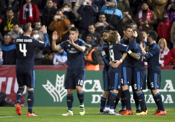 Un golazo de Modric salva al Real Madrid en Granada