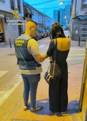 Detenida en Orihuela acusada de estafar online más de un millón de euros con inversiones falsas