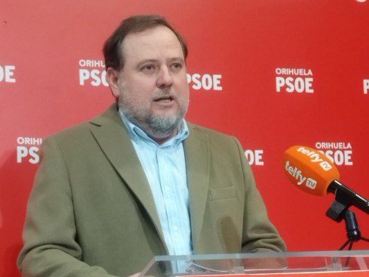 El PSOE carga contra el proyecto de un hospital privado y pide a Vegara que 