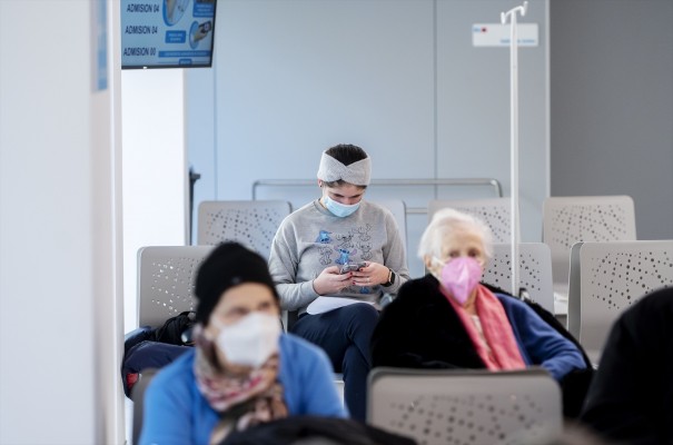 Varios hospitales recomiendan ya ampliar el uso de mascarilla ante el aumento de la gripe
