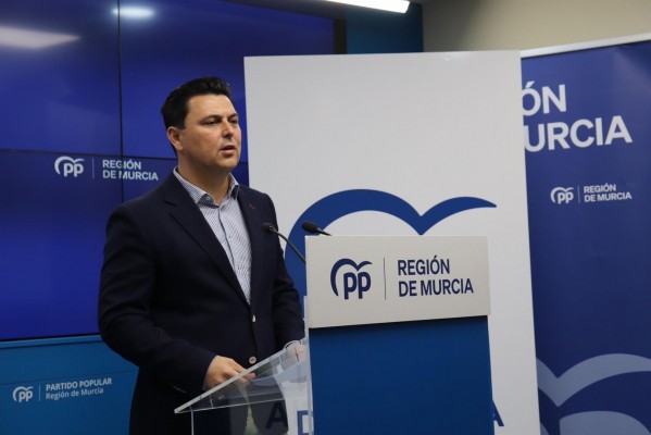 El PP arropa a María Cánovas y carga contra la moción de censura en Alhama: 