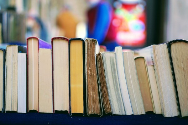 Escritores y traductores exigen autorización 