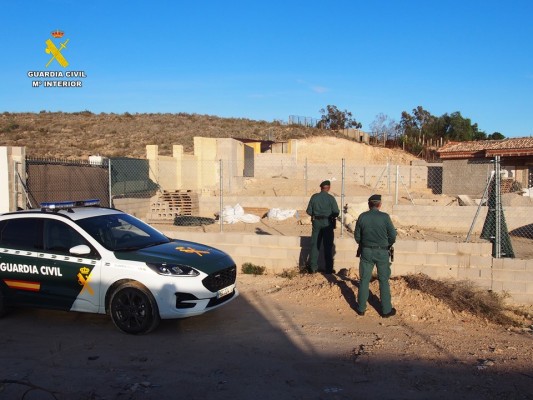 Golpe a los asentamientos alegales en Alicante: cae una trama de construcciones en suelo protegido