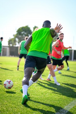 El Elche prepara la visita del Real Zaragoza sin Óscar Plano y Cristian Salvador
