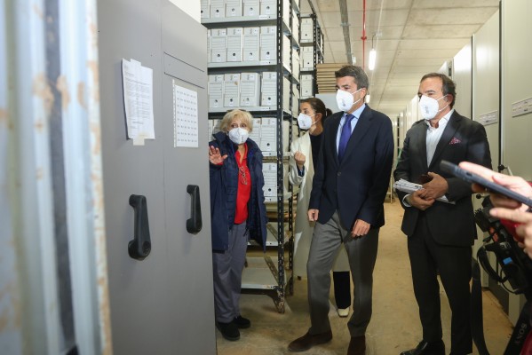 Mazón anuncia el rediseño del Archivo Logístico de la Generalitat tras el daño de la Dana
