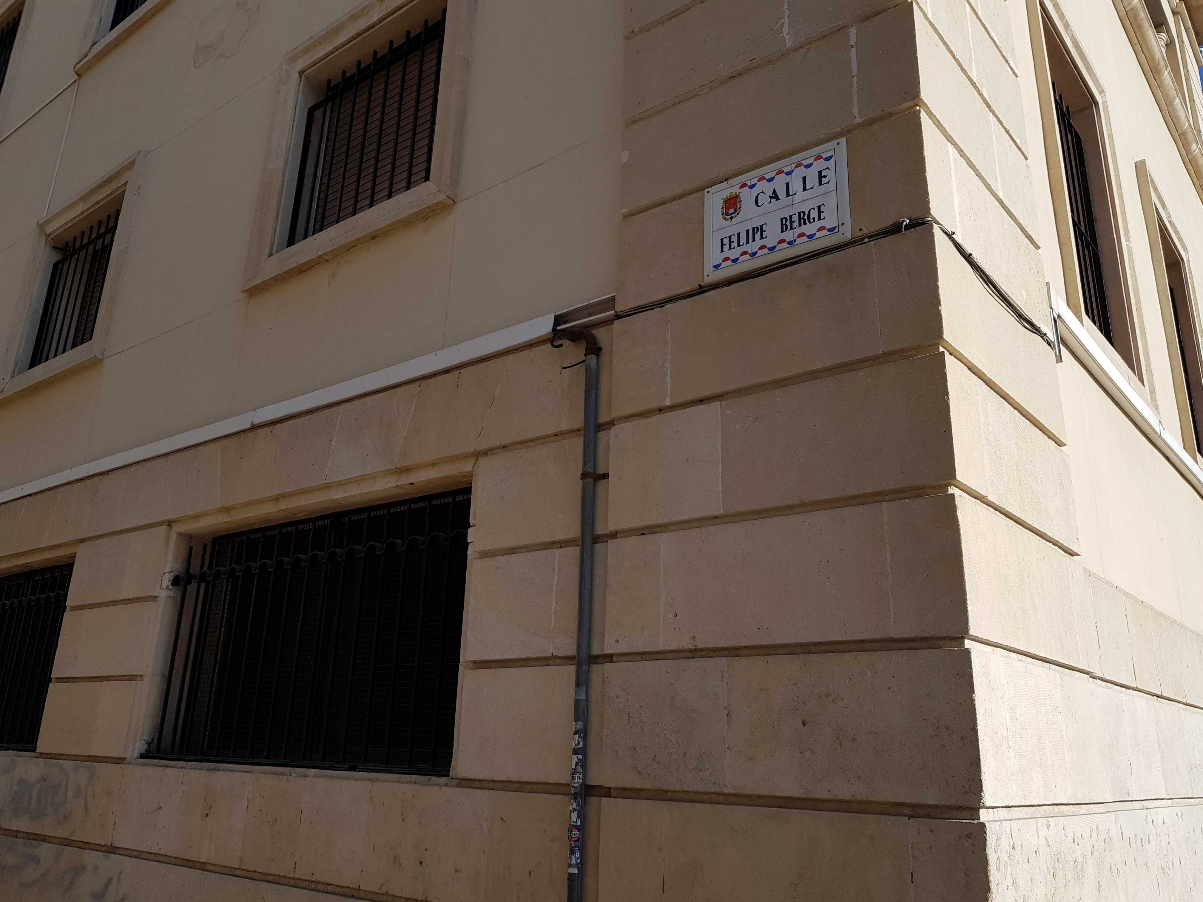 Tienes que ser reina o virgen para tener una calle en el centro de Alicante