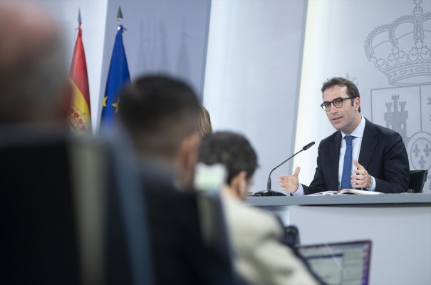 Economía calcula que la deuda pública se redujo al 102,5 % del PIB en 2024
