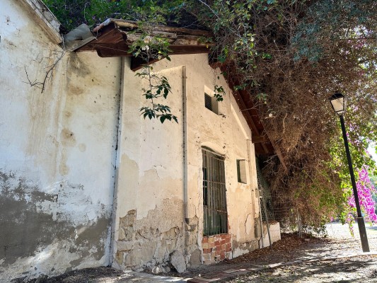 La reparación de Villa Marco abarca vallado, puerta y cubierta pero no incluye el interior del edificio