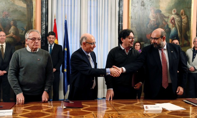 Los funcionarios valencianos, marginados del acuerdo estatal: ni 35 horas ni más plantilla
