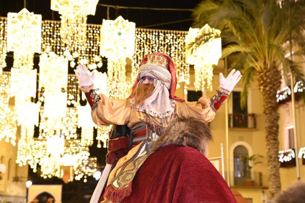 65.000 personas asisten a la cabalgata de los Reyes Magos de Elche 