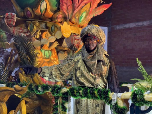 Miles de archeneros acompañan a los Reyes Magos en una noche llena de ilusión