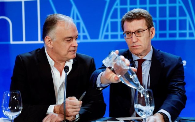 El PP da protagonismo en València al gallego Feijóo, rival en el debate sobre financiación