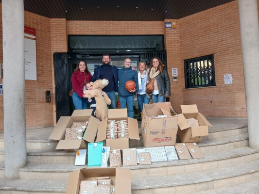 Burriana lleva la magia de los Reyes Magos a Albal con la entrega de los juguetes recogidos en Navidad