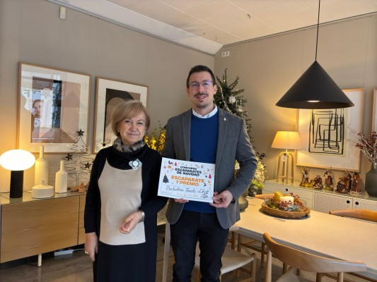 Los comercios Babiloni y Dolç i més, ganadores del concurso navideño de escaparates de Castelló