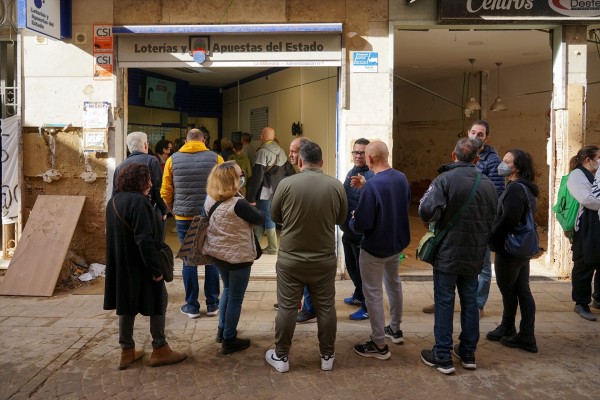 Los valencianos y el sorteo del Niño: buscar otra oportunidad y colaborar en la zona de la Dana