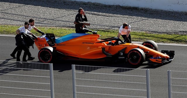Alonso y Sainz cierran la pretemporada en el 'Top 3' con Raikkonen liderando en Montmeló