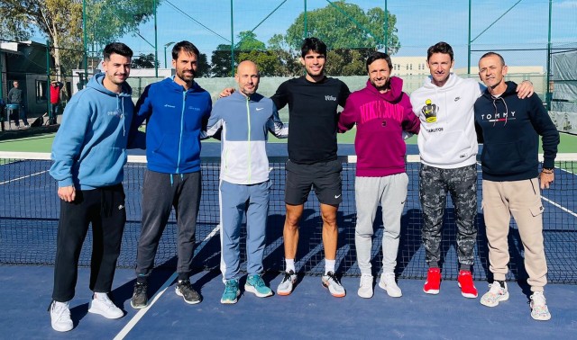 Alcaraz apura su preparación en El Palmar con su equipo al completo antes de viajar a Australia