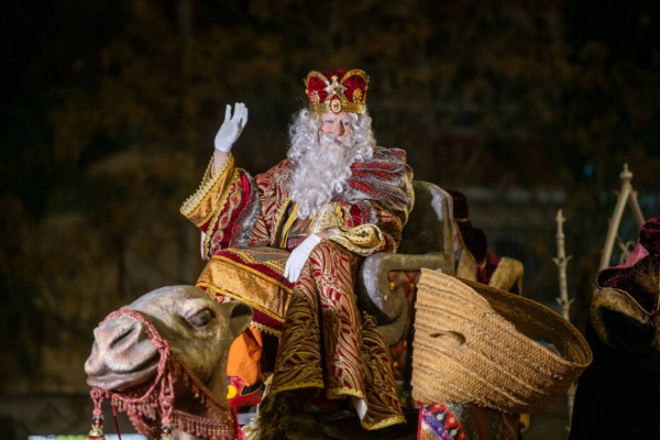 Los Reyes Magos llegarán a Alicante con un séquito de 1.300 personas, 24 carrozas y tres ballets