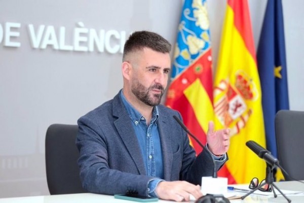 Compromís propone trasladar los fuegos artificiales de fin de año a las Artes y las Ciencias o a La Marina