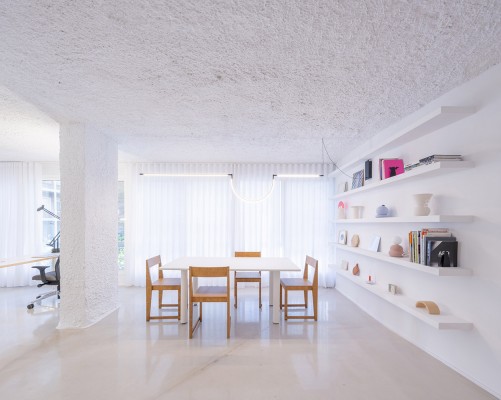 El estudio de una arquitecta que es hogar, cueva y tarjeta de presentación: así ha sido la reforma de este local en Murcia