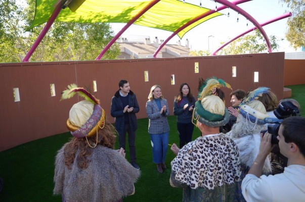 El patio de la residencia para personas con discapacidad de Churra se convierte en un jardín multisensorial

