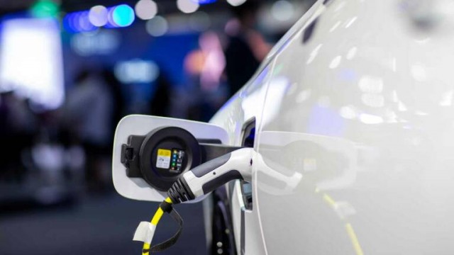 Las ventas de vehículos eléctricos cierran 2024 con una caída del 3,9%, hasta las 133.699 unidades