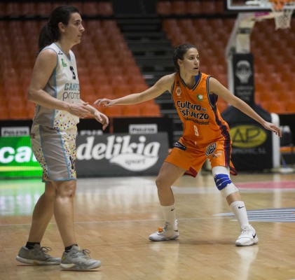 La racha continúa en el debut de la capitana del Valencia Basket (66-52)