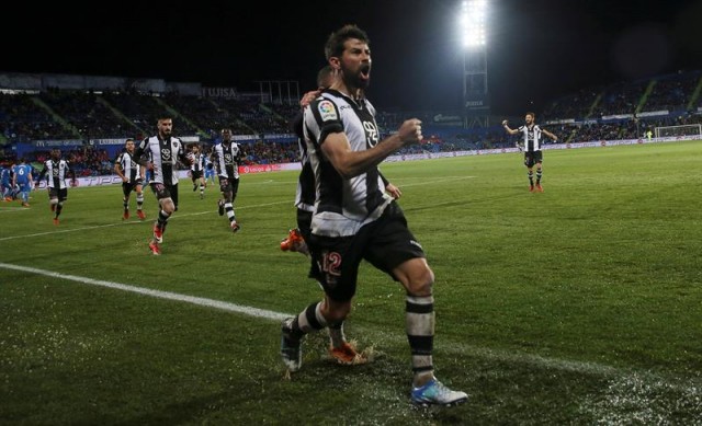 Coke hace de gladiador en el Coliseum 