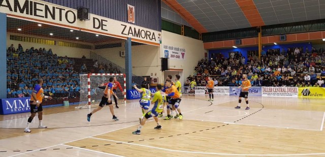 El Benidorm gana con claridad en Zamora