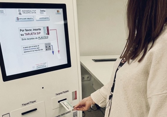 Sanidad instala un sistema digital de gestión de turnos en 185 centros sanitarios de la Comunitat